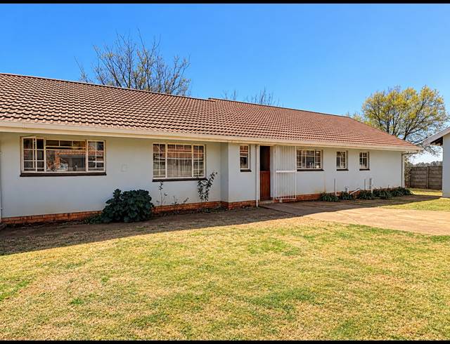 5 BEDROOM HOUSE FOR SALE IN VAALPARK